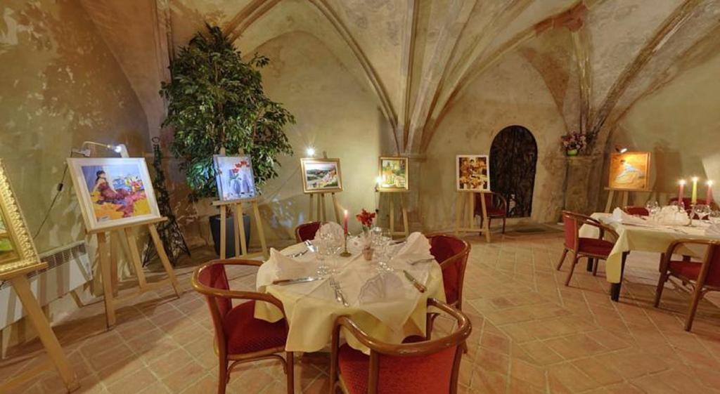 Logis Hotel De Paris 생타볼트 외부 사진