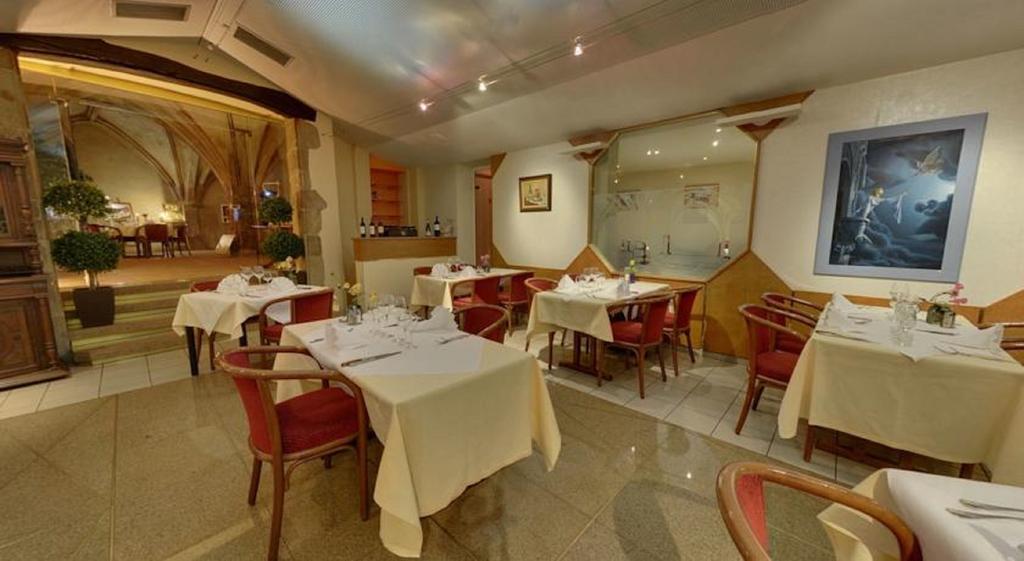 Logis Hotel De Paris 생타볼트 외부 사진