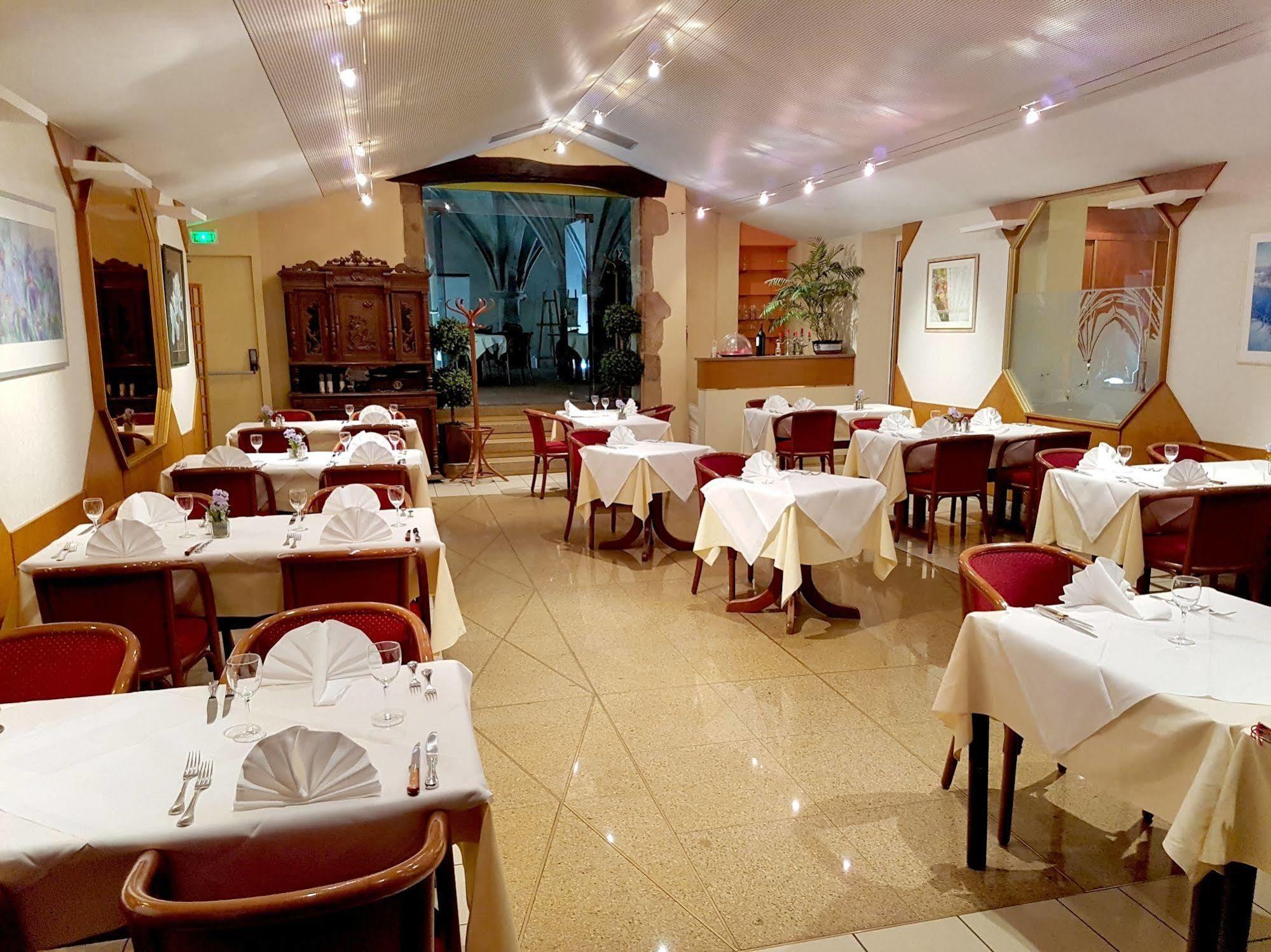 Logis Hotel De Paris 생타볼트 외부 사진