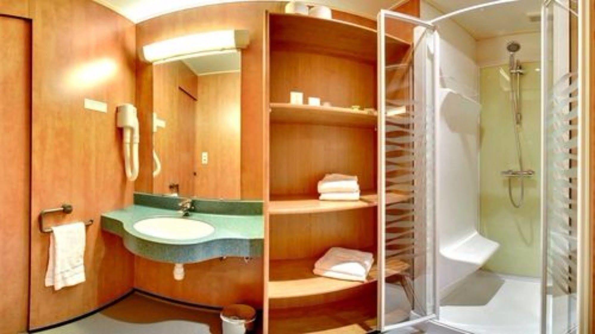 Logis Hotel De Paris 생타볼트 외부 사진
