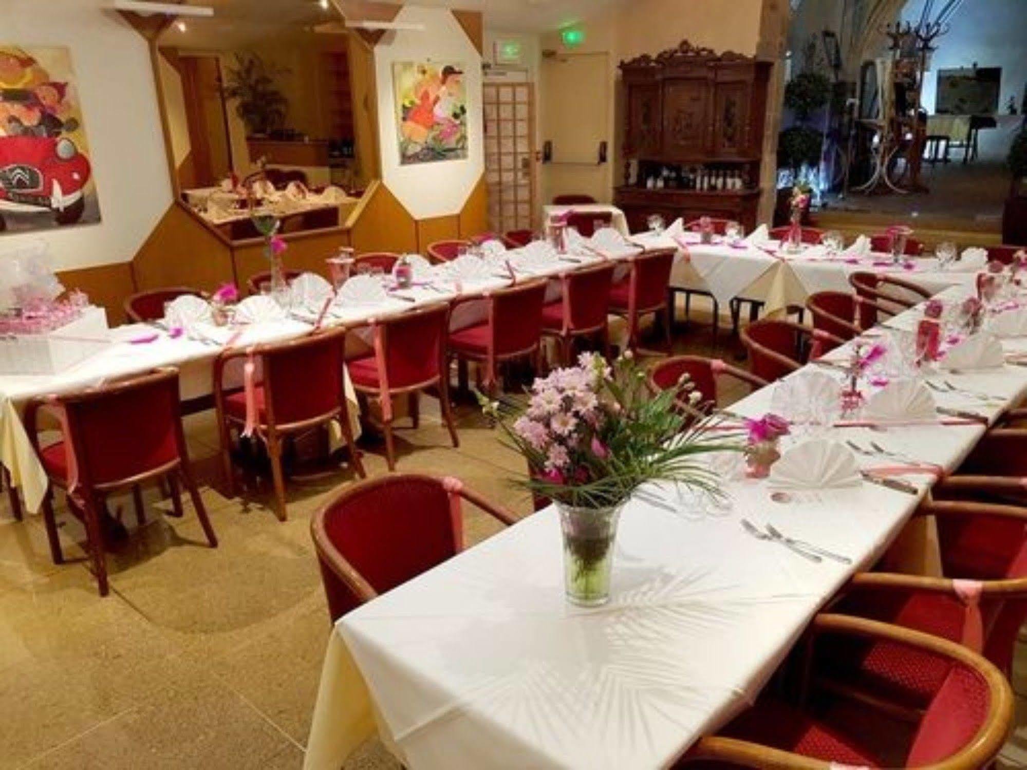 Logis Hotel De Paris 생타볼트 외부 사진